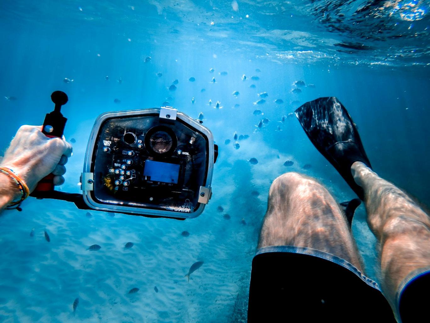 Studio di registrazione con attrezzature audio professionali